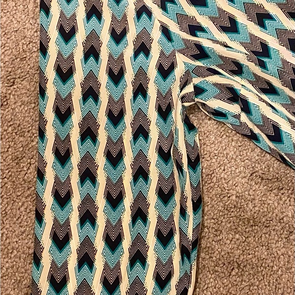 Gianni Bini Romper Small quarter length sleeves geometric design vacation romper - Picture 8 of 9